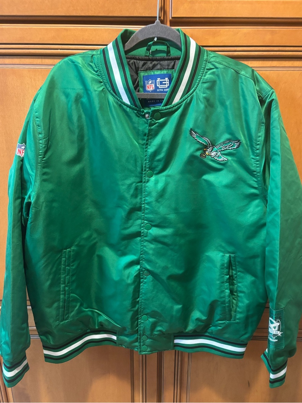 Philadelphia Eagles NFL Satin Bomber Jacket with Quilted Lining. Size: L
